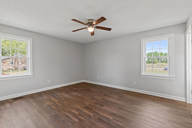 Building Photo - 315 Holland Hill Dr