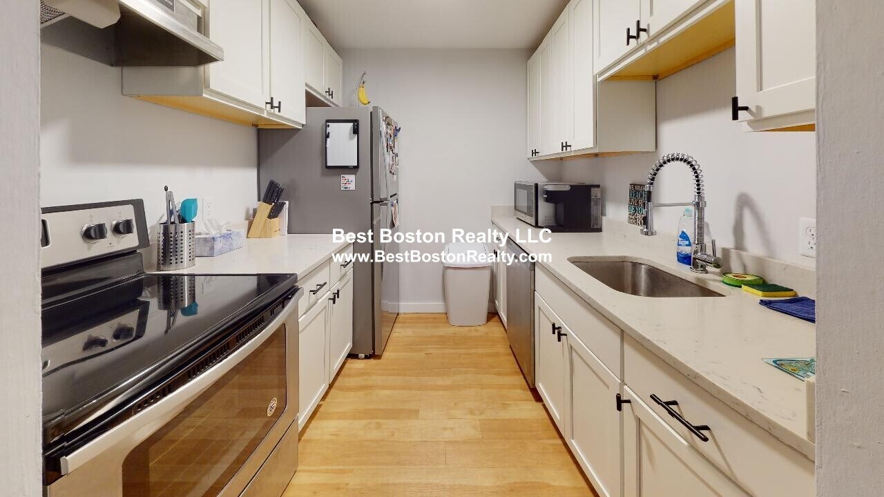 Building Photo - 19 Central St