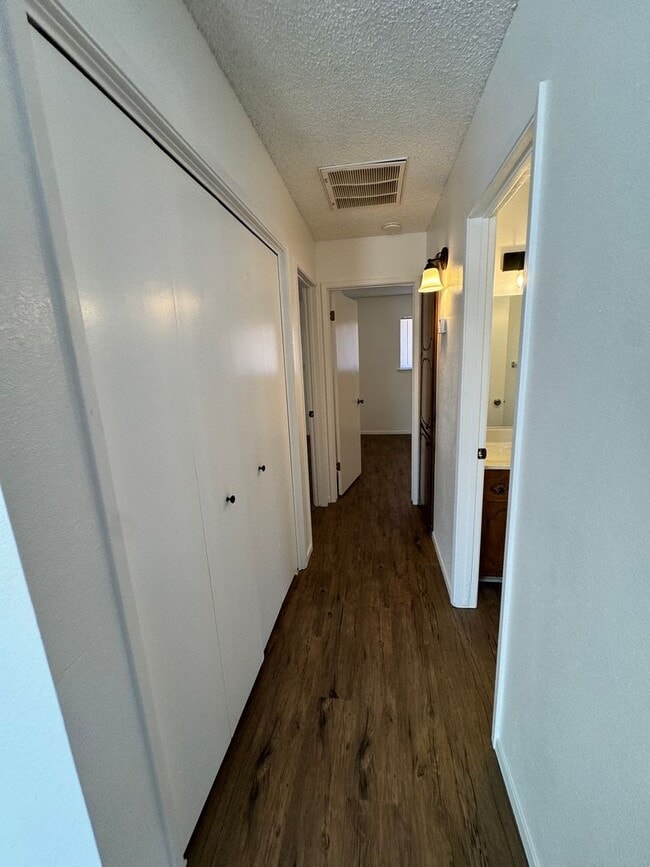 Building Photo - 3951