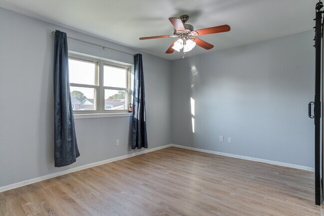 Building Photo - 4 Bed 3 Bath Pre-lease in Central Lubbock!!!