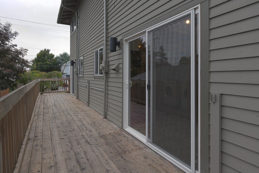 Deck - 3229 SE 10th Ave
