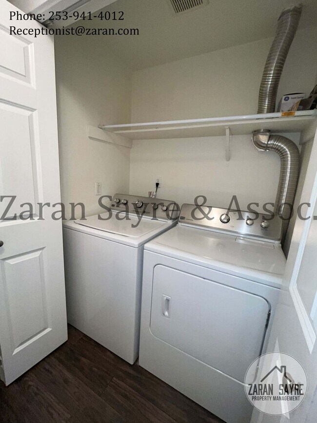 Building Photo - 039 - 2 bed, 2 bath condo minutes from Red...