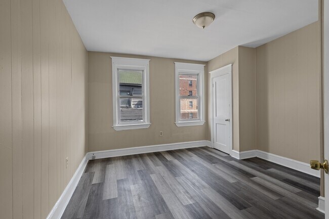 Building Photo - 456 Broadway