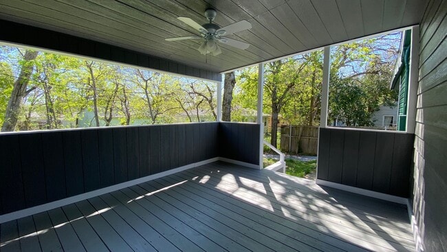 Building Photo - AVAILABLE NOW 3 BEDROOM 2 BATH HOME WITH BONUS ROOM IN RIVER OAKS