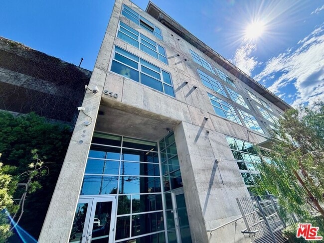 Building Photo - 510 S Hewitt St