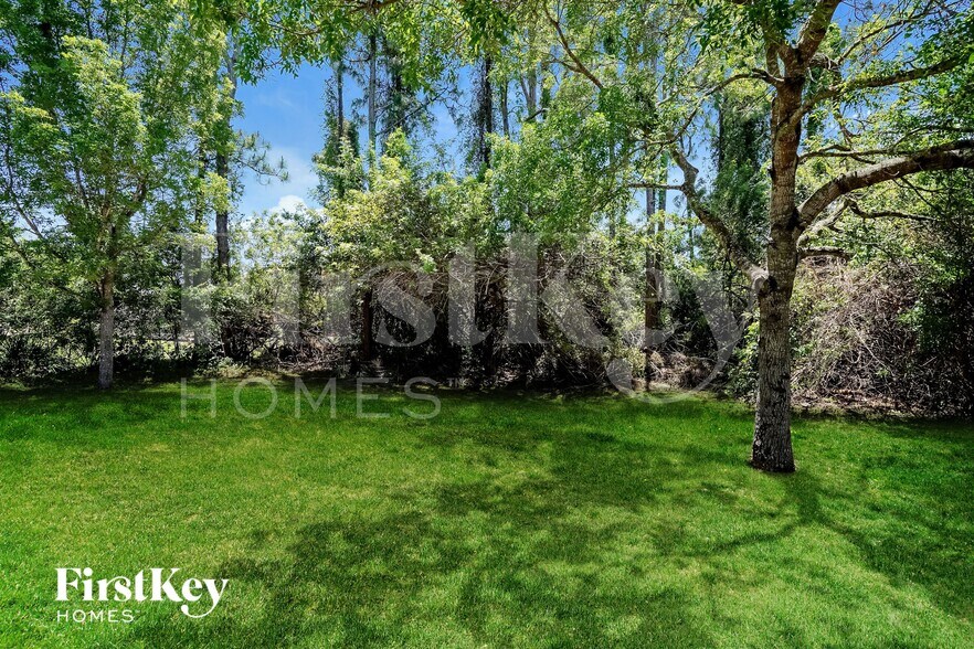 Building Photo - 1002 NE 33rd Ln
