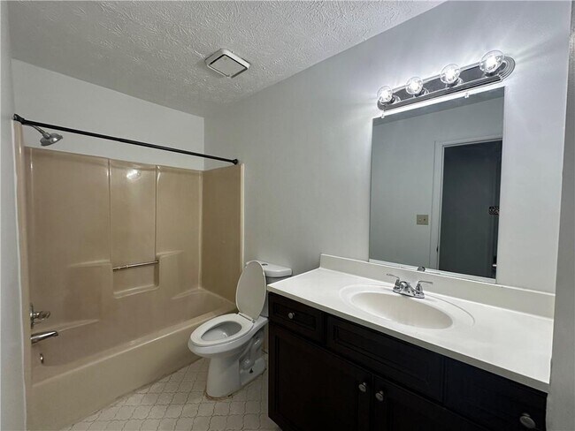 Building Photo - 330 Homestead Cir NW