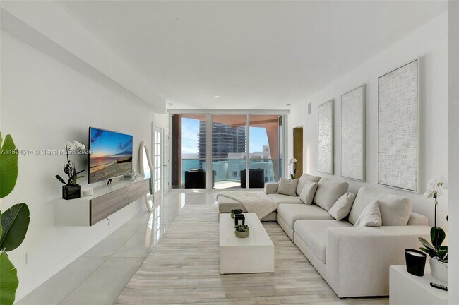 Primary Photo - 300 South Pointe Dr