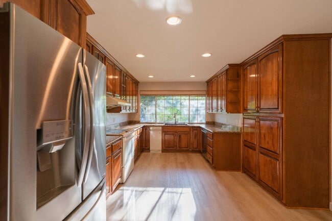 Building Photo - 6596 Almaden Rd