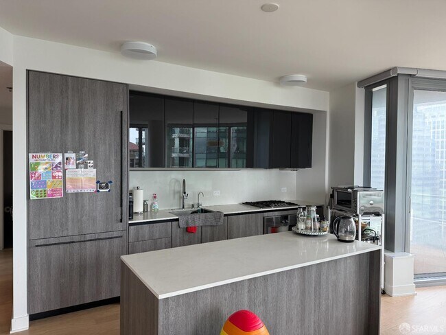 Building Photo - 338 Main St