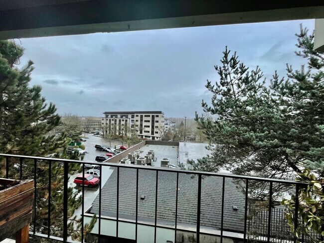 Building Photo - S. PDX 2Bed 2Bath ~ Condo~Near OHSU w/ 2 Reserved parking spots & Washer & Dryer!