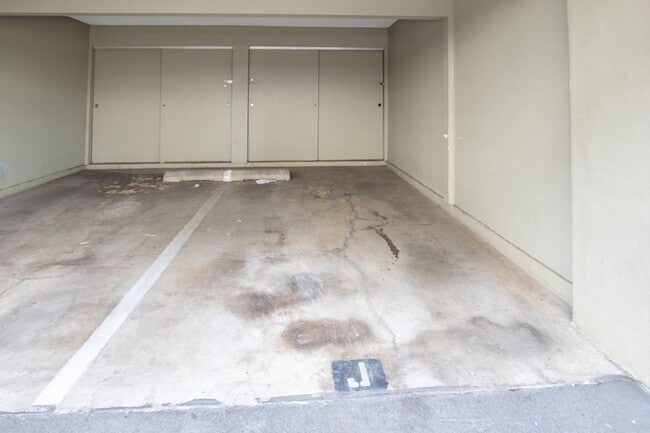 Building Photo - 91-241 Hanapouli Cir 24J
