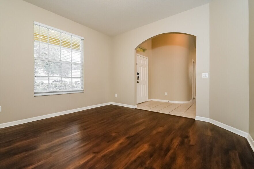 Building Photo - 9826 White Barn Way