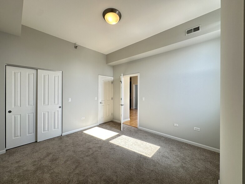 Building Photo - 1464 S Michigan Ave