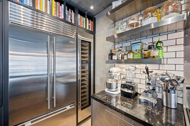 Building Photo - Chic Furnished Loft with Bay Views in the ...