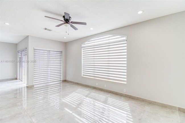 Building Photo - 3810 SW 51st St