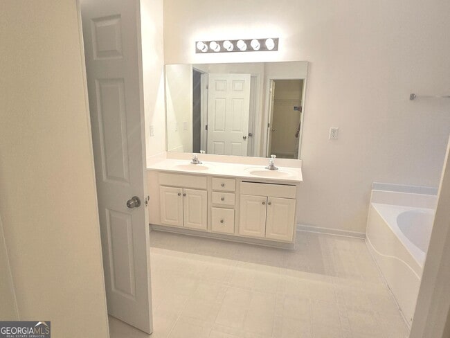 Building Photo - 3490 Southpointe Hill Dr NE