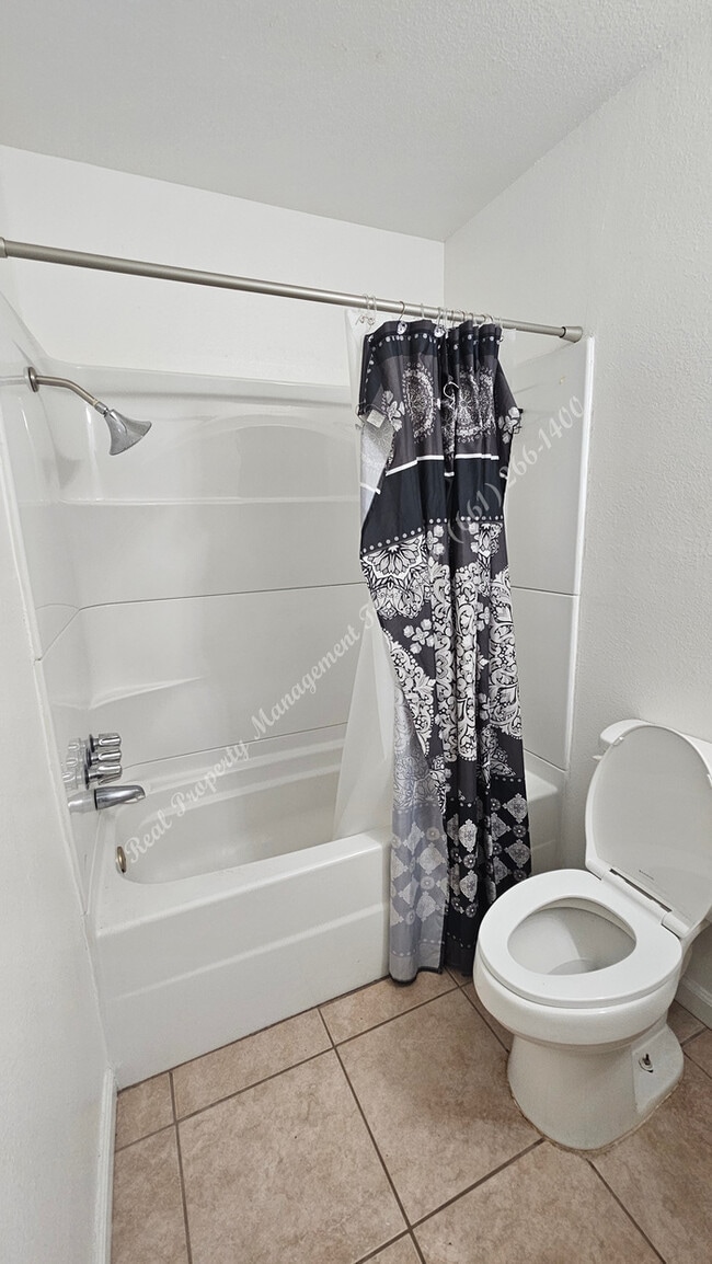 Building Photo - *** Please call us @ 661-266-1400 for information on availability, showings and applications proc...