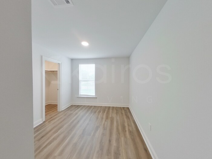 Building Photo - 17653 Carlisle Ave