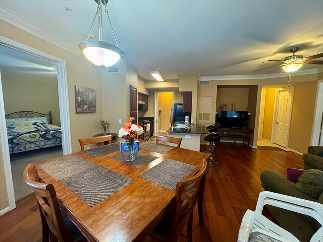 Building Photo - 7575 Kirby Dr