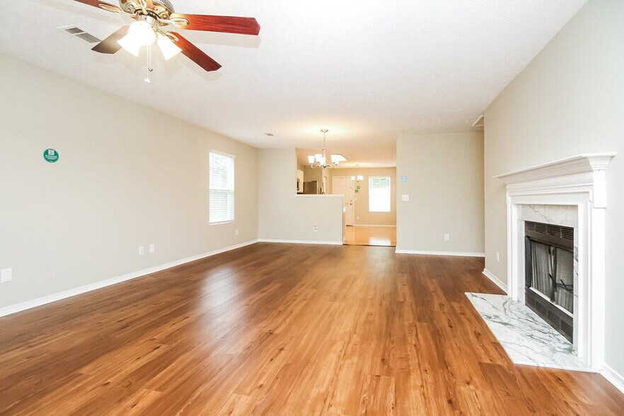 Building Photo - 5220 Sunsail Dr