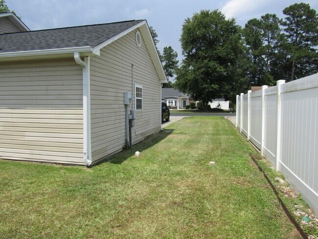 Building Photo - 2208 Seaford Dr