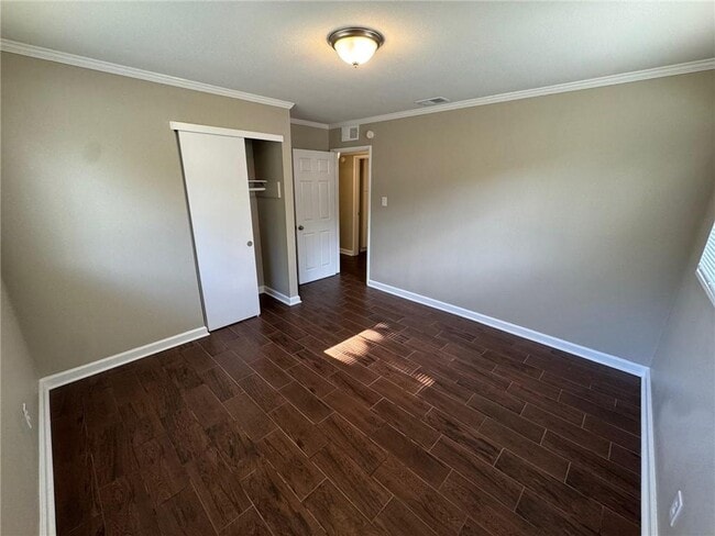 Building Photo - 401 Elmwood Dr