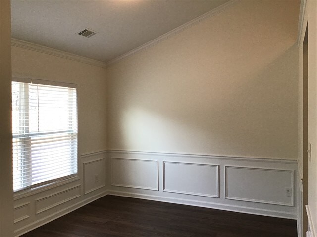 Building Photo - 2512 Walnut Tree Ln