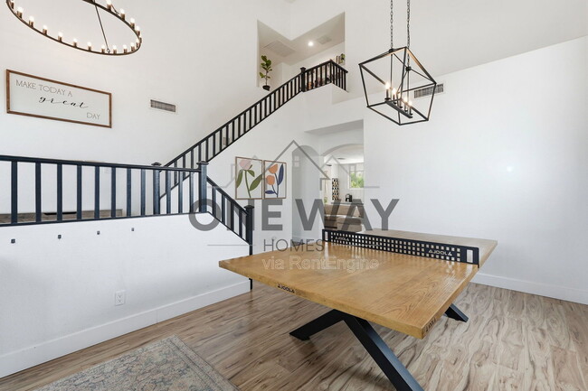 Building Photo - 8953 E Hillview St