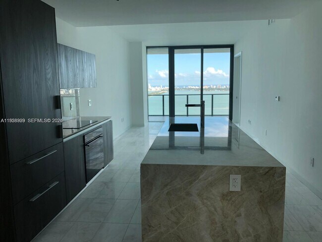 Building Photo - 480 NE 31st St