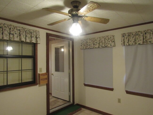 Building Photo - Questions call Peggy Goodman 501 676 1758