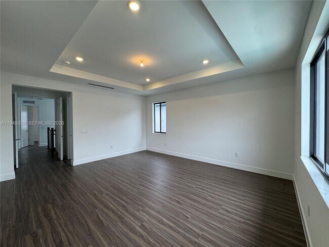 Building Photo - 19670 NE 14th Ct