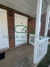 Building Photo - Updated 2BR 1BA Townhome in downtown Greer!