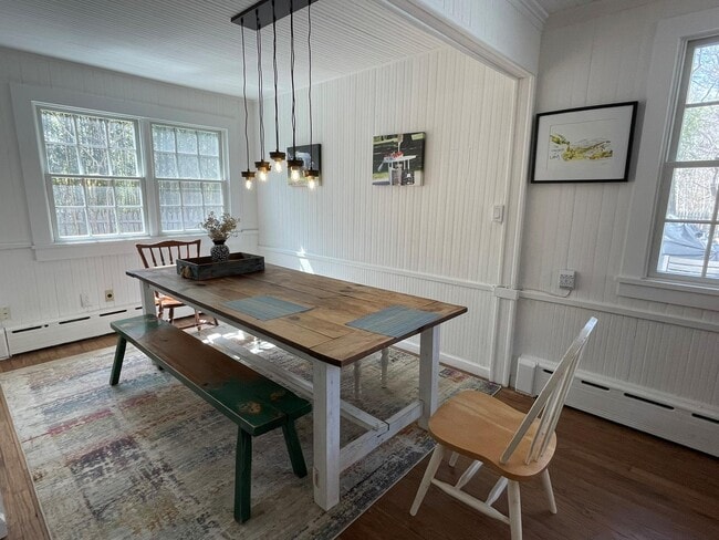 Building Photo - 5650 N Bayview Rd