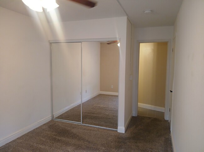 Building Photo - 775 Kingston Dr