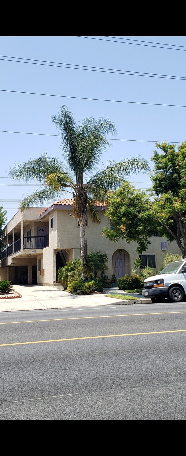 Building Photo - 1841 N Hollywood Way