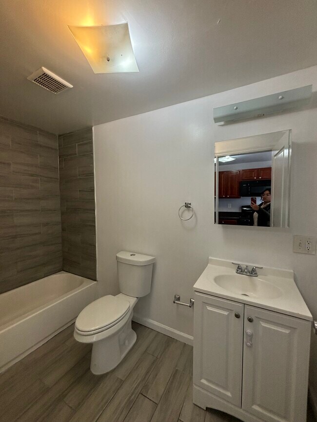 Unit 3 - 856 Grove St