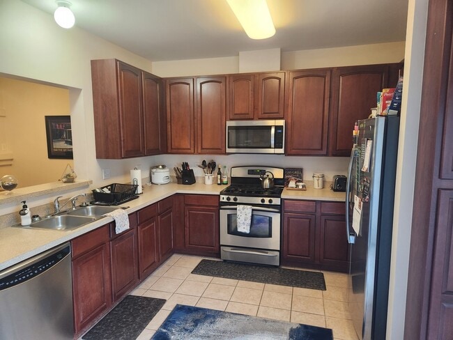 Building Photo - 534 Cary Woods Cir