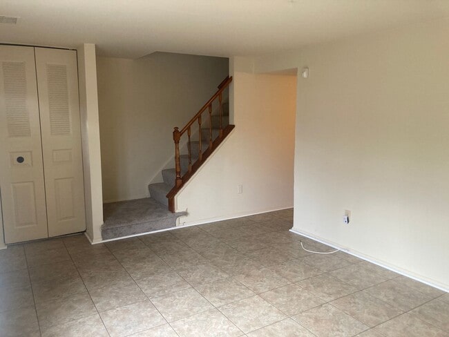 Building Photo - 9640 Greenmeadow Cir