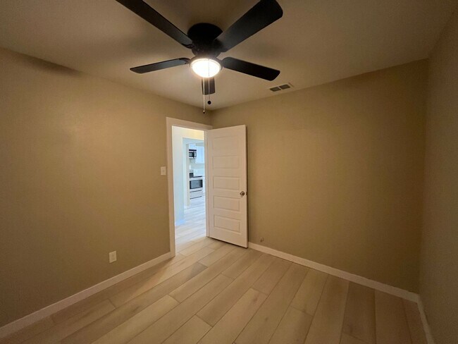 Building Photo - Remodeled 3 Bedroom 2 Bath Home