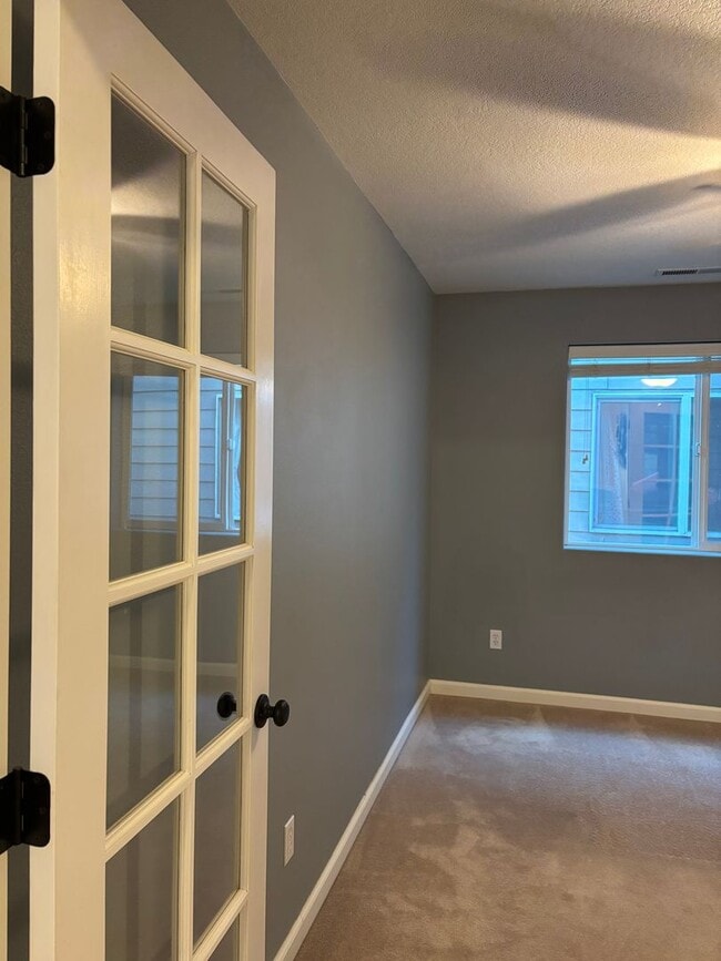 Building Photo - Beautiful 2 Story home in the Desirable Oa...