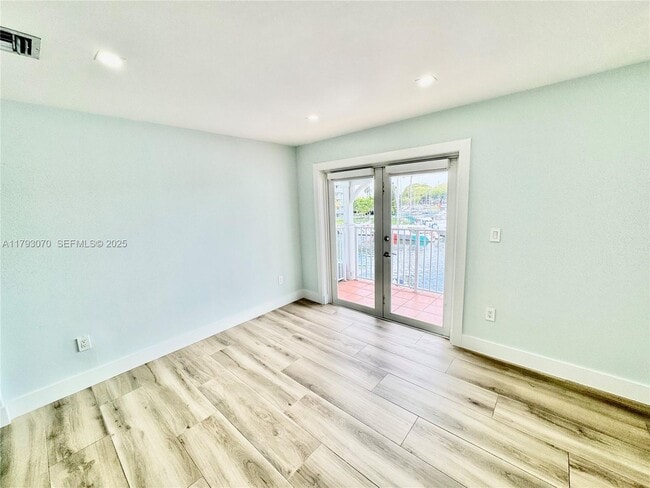 Building Photo - 2415 NW 16th St Rd