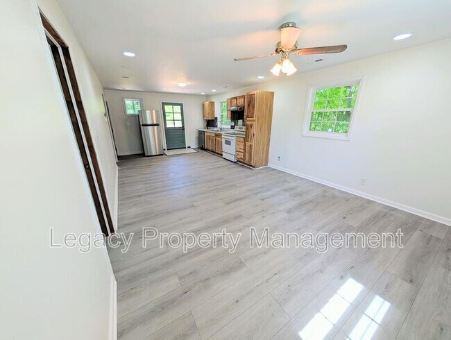 Building Photo - 4421 Kernersville Rd