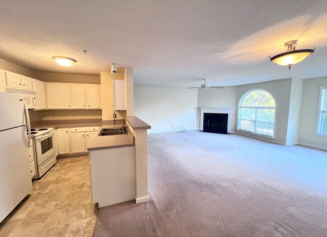 Building Photo - Condo FOR RENT Winston Salem!!