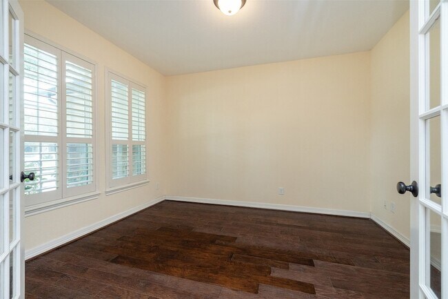 Building Photo - 14103 Park Antique Ln