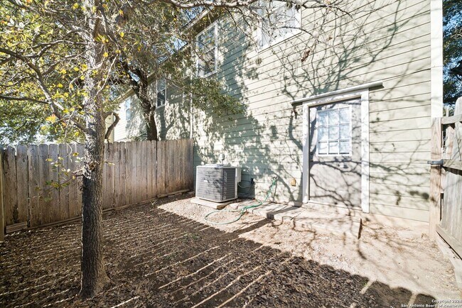Building Photo - 3 Bedroom and 2.5 Bathroom located in The Gardens at The Summit Subdivision
