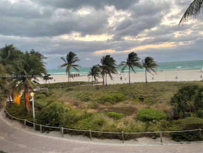 Building Photo - 100 Lincoln Rd