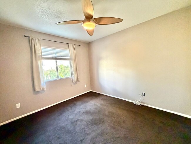 Building Photo - Move in special! Move in by 3/1 and get $300 off your first months rent! - Move-In Ready 3 bedroo...