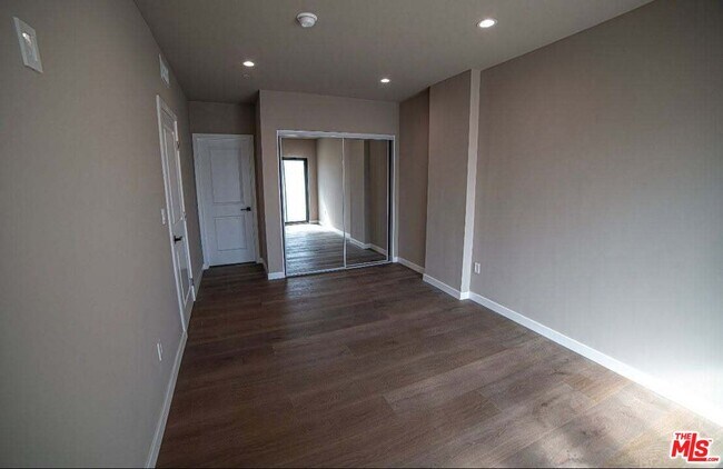 Building Photo - 9904 Laurel Canyon Blvd