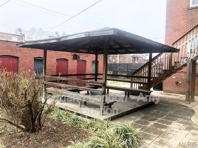 Building Photo - 3918 Flad Ave